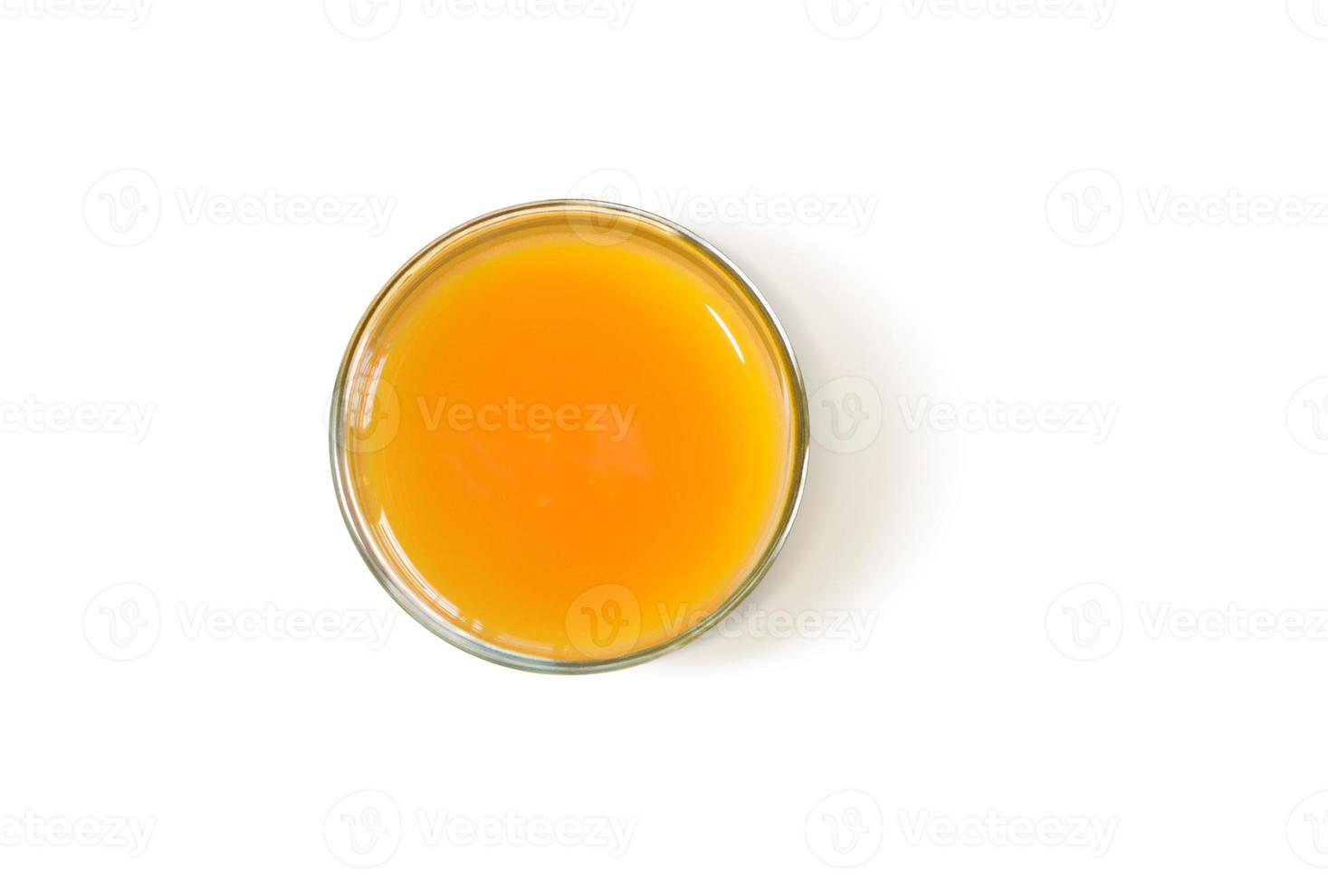 jugo de naranja en un vaso de vitamina c útil, vista superior, en blanco foto