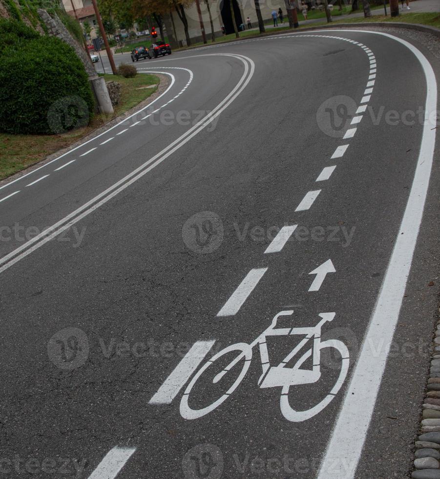 carretera con carril bici foto