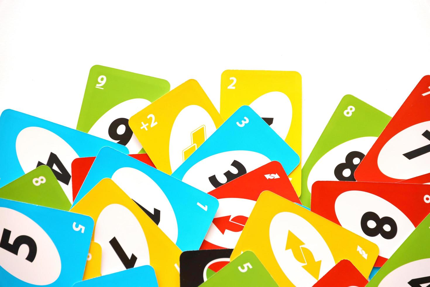 UNO game cards không chỉ là một trò chơi bài mà còn là một hoạt động giải trí lý tưởng cho những ngày cuối tuần. Bạn có thể tham gia vào những trận đấu căng thẳng nhưng không kém phần thú vị cùng bạn bè và gia đình với bộ bài UNO game cards.