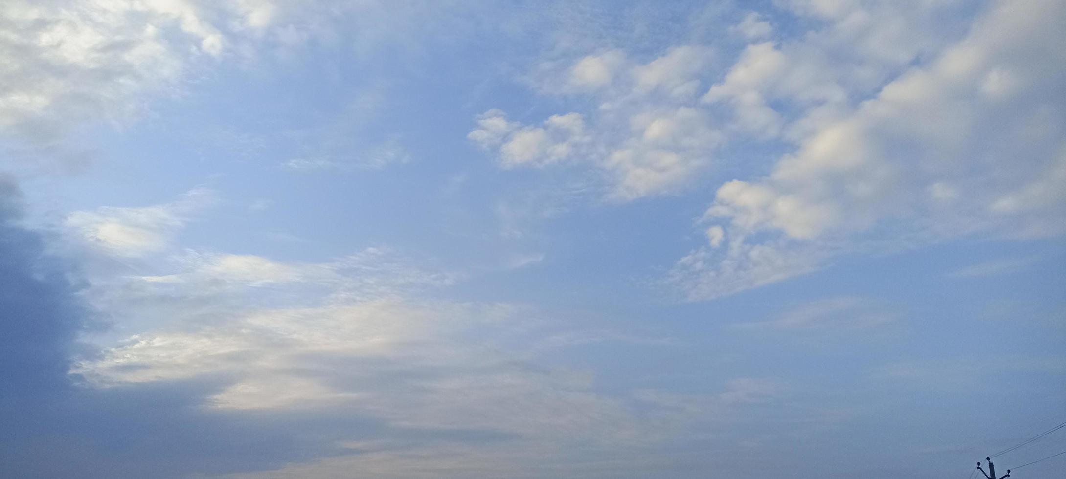 captura de fondo del cielo en la tarde foto