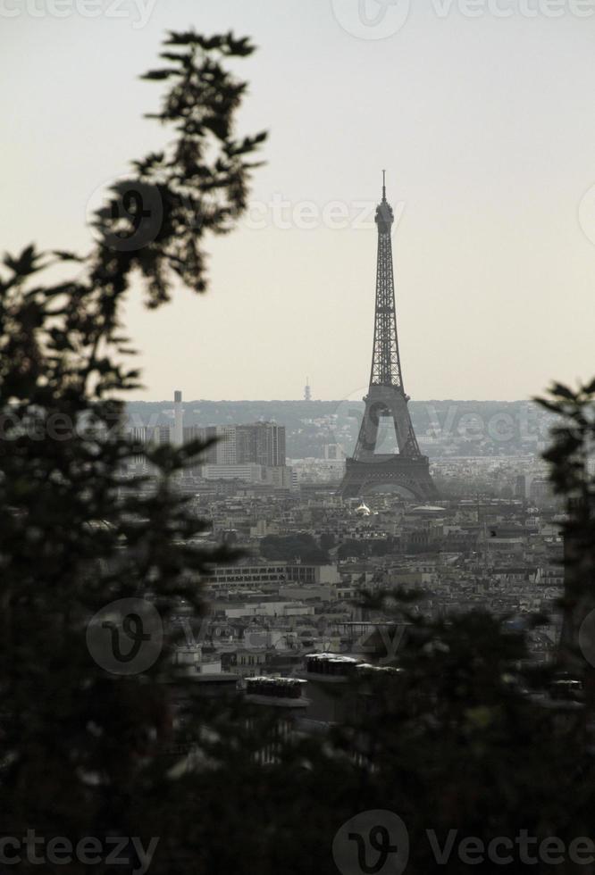 vista de parís con la torre eiffel en las horas de la mañana foto