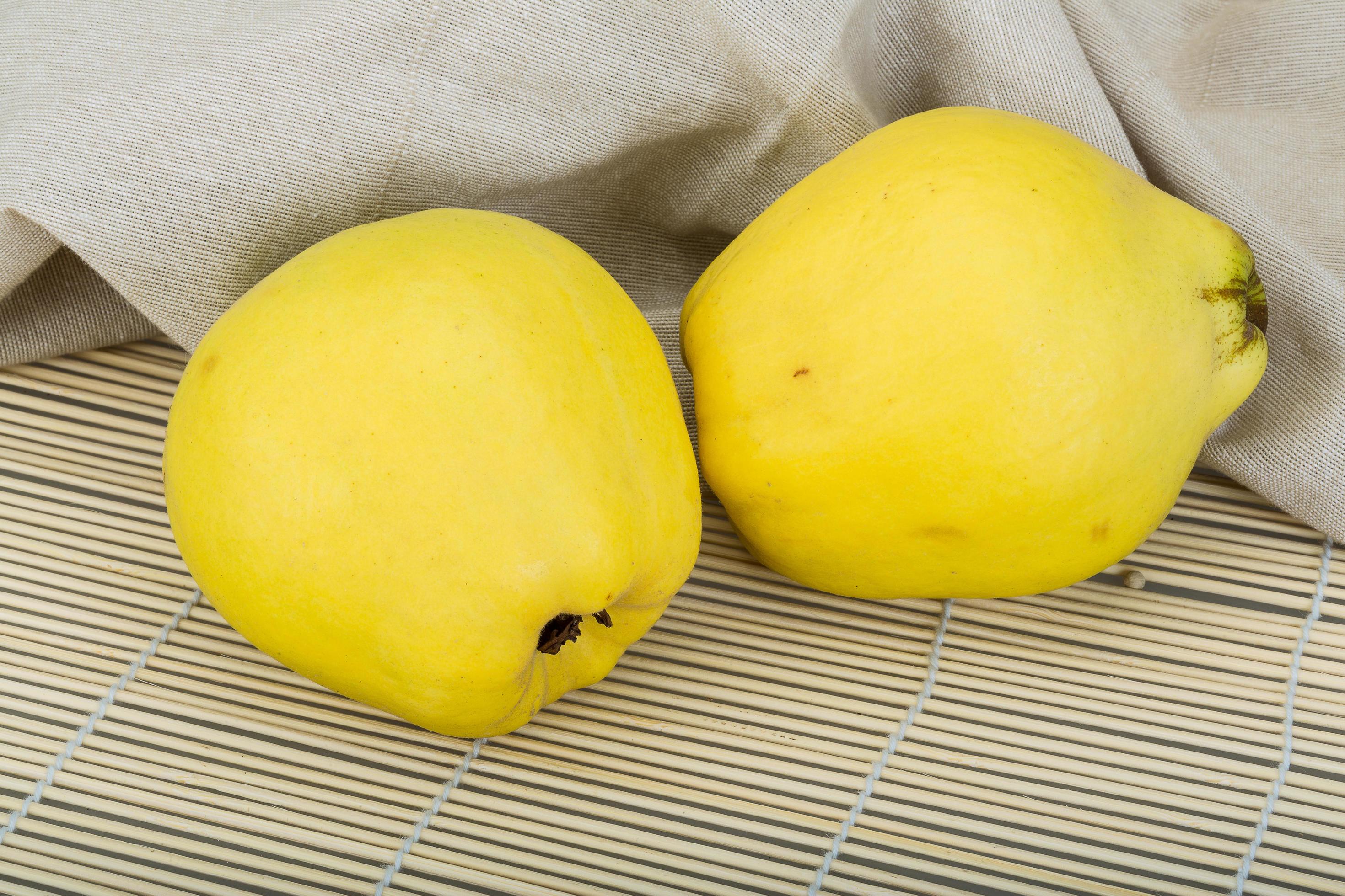 Quince on wooden background 11850476 Stock Photo at Vecteezy