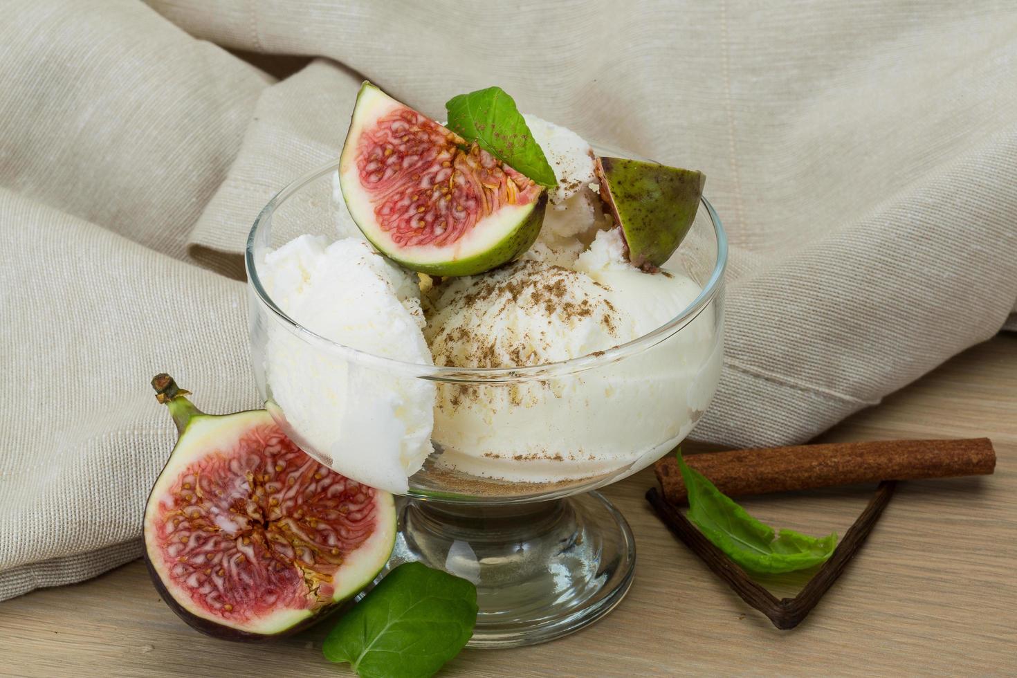 Ice cream with fig photo