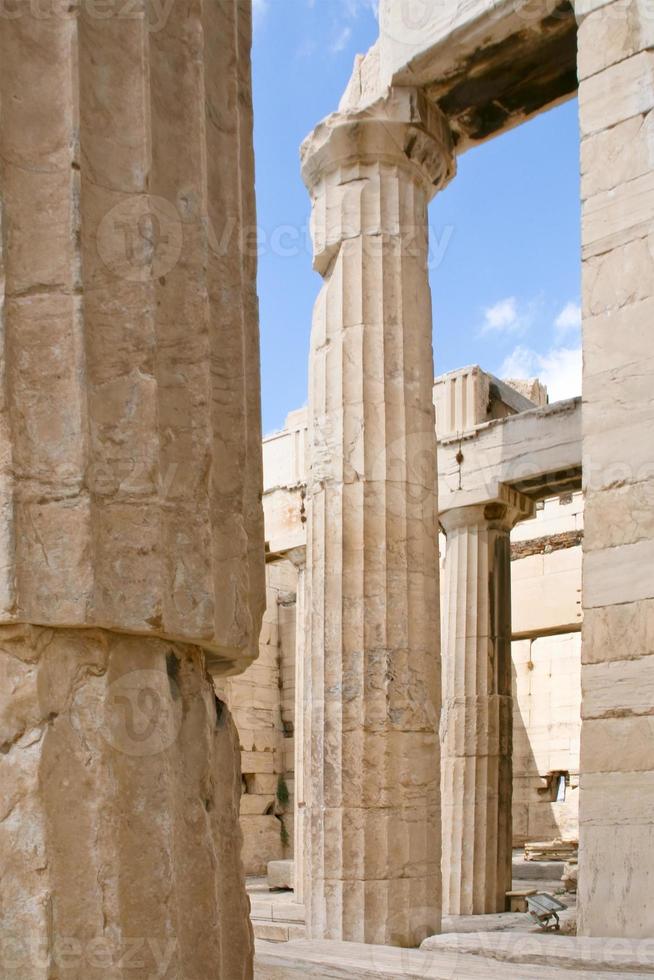 columnata de propileos, acrópolis, atenas foto