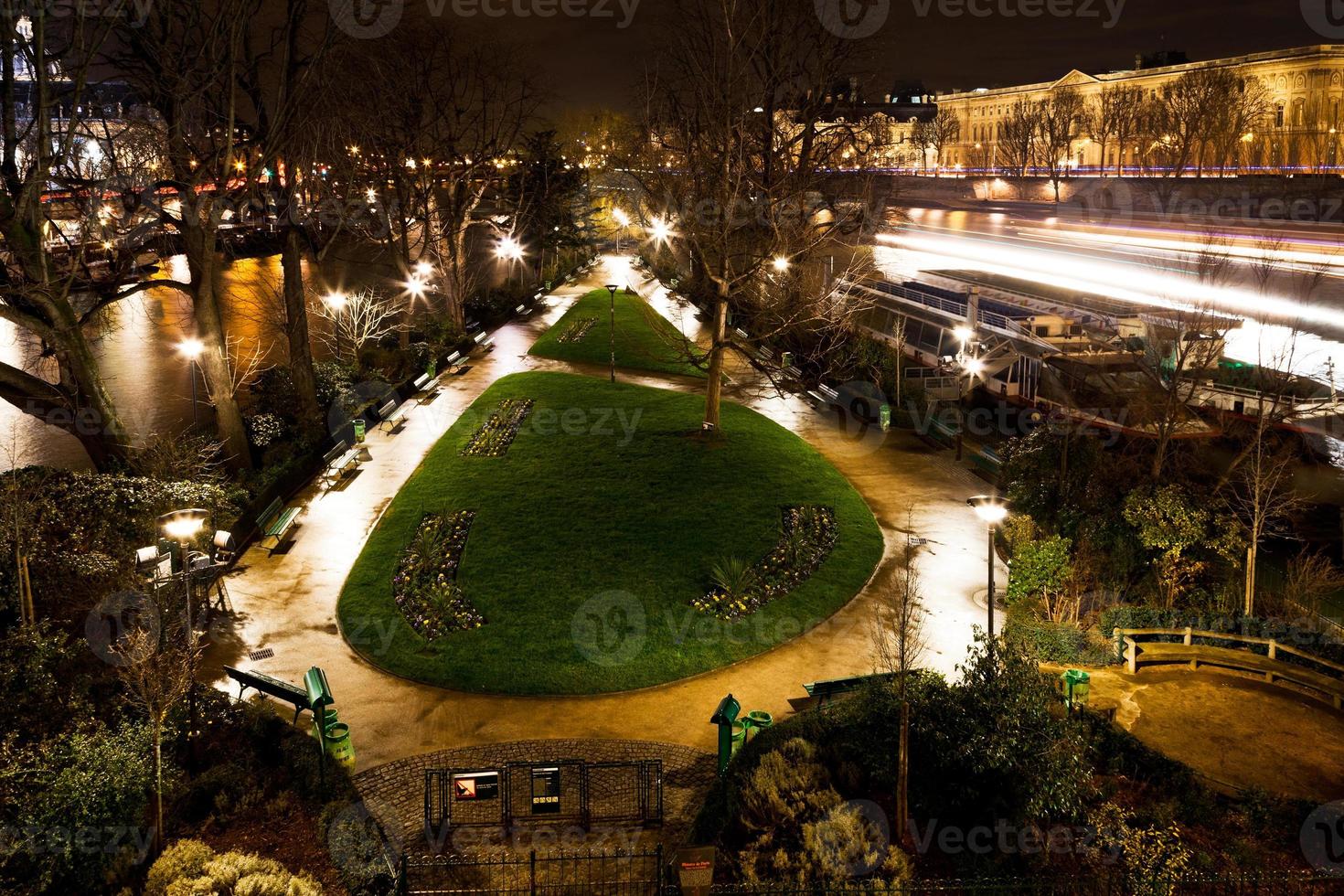 Square du Vert-Galant in Paris photo