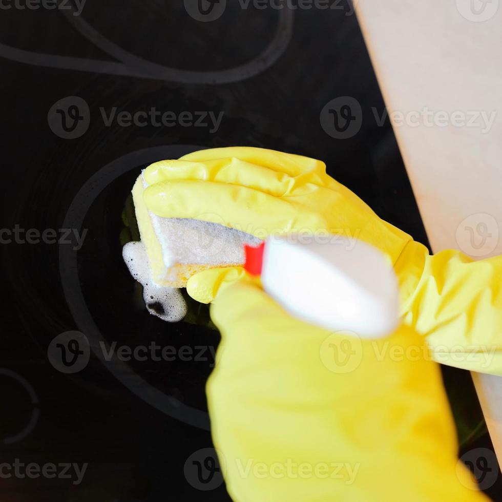 cleaning vitroceramic stove by sponge photo