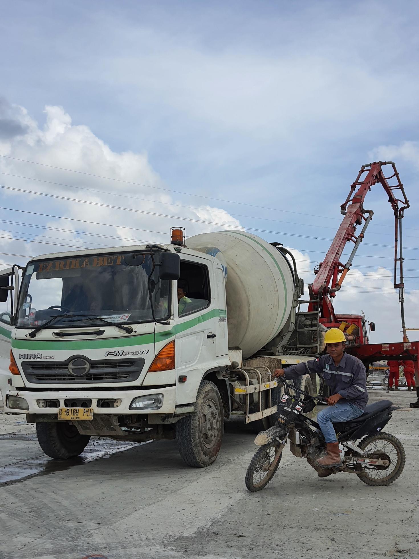Jakarta, Indonesia, 2022. This is a process of casting concrete using a concrete pump to reach