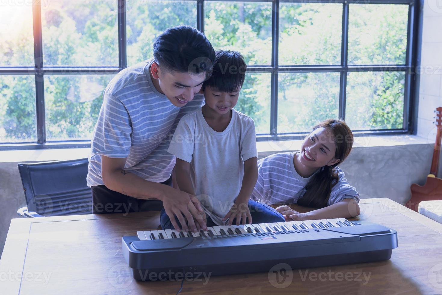 actividades conjuntas de padres e hijos foto