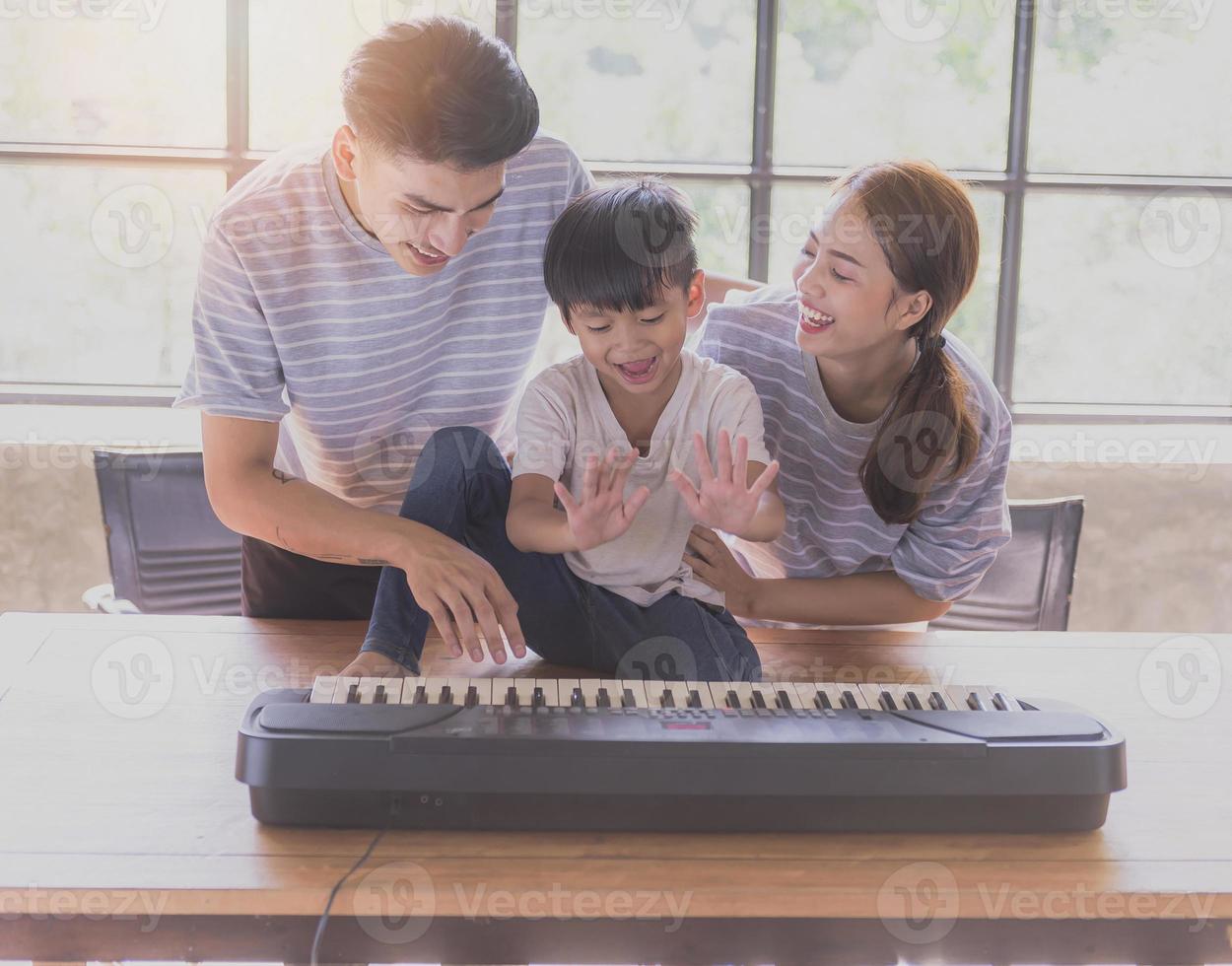 actividades conjuntas de padres e hijos foto