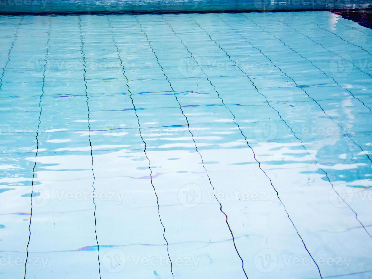 piscina limpia en verano foto