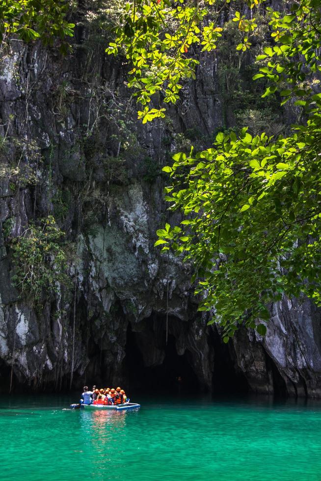 hermosa laguna con agua turquesa. puerto princesa, palawan, filipinas. foto