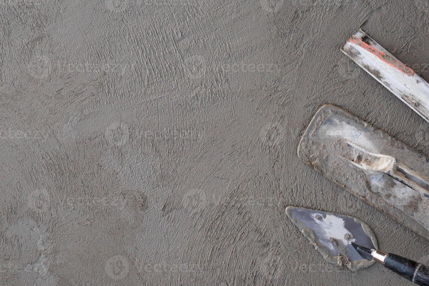 mezcla de hormigón es la introducción de cemento, piedra, arena y agua, así como productos químicos añadidos foto