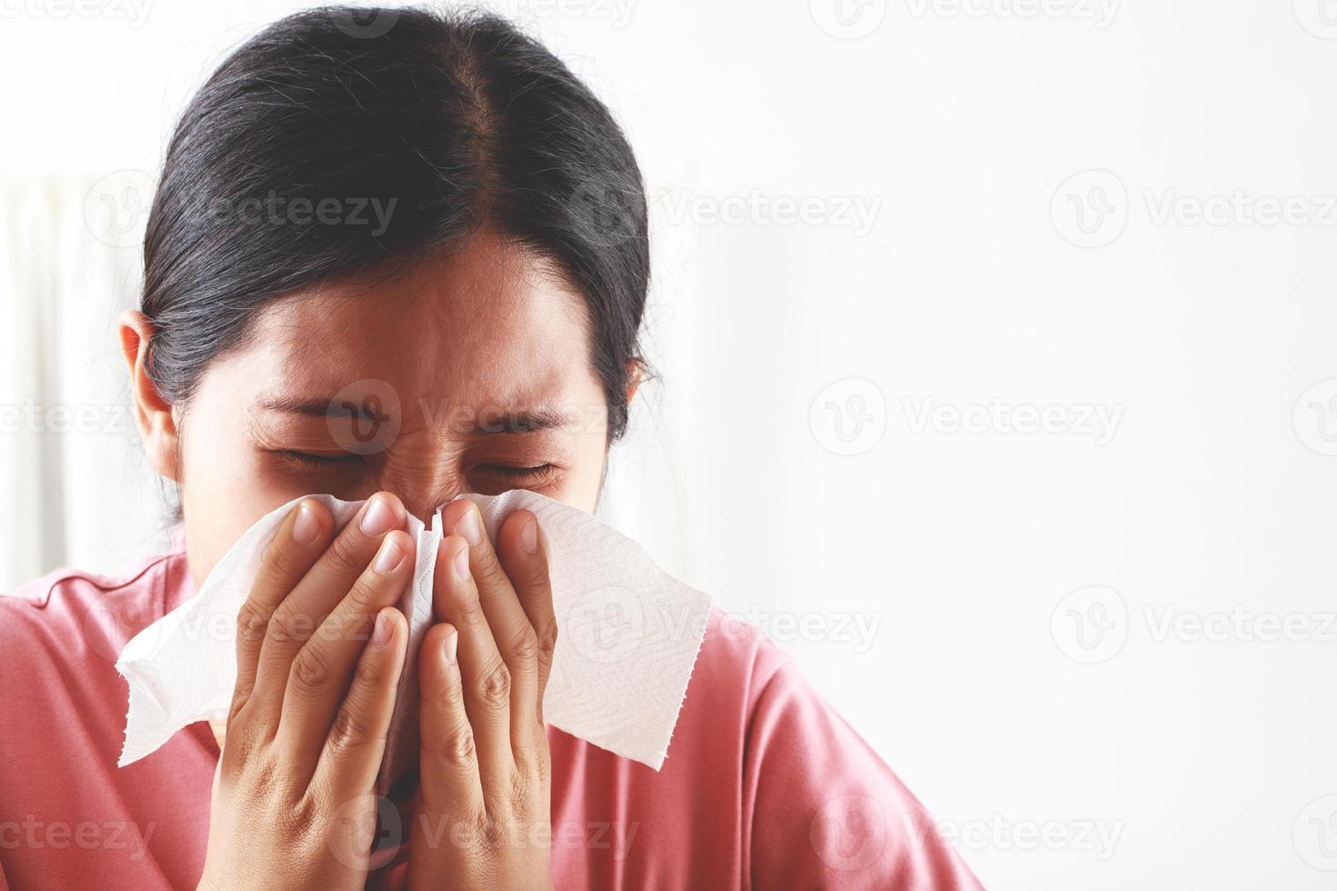Los síntomas de las alergias, el resfriado común, la influenza y el covid-19 son de naturaleza similar porque son enfermedades infecciosas de las vías respiratorias. foto