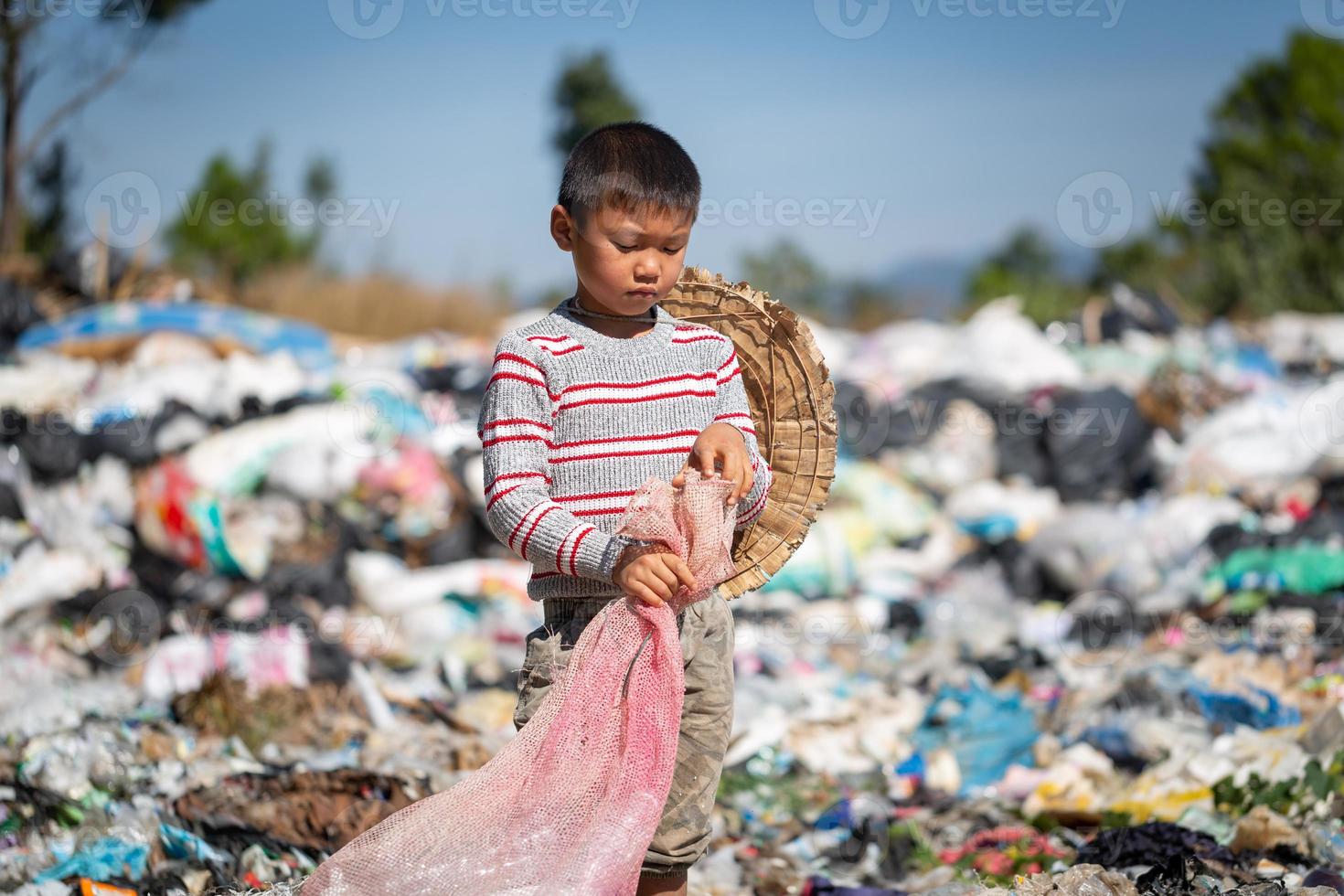 Poor children collect garbage for sale.and recycle them in landfills, the lives and lifestyles of the poor, Child labor, Poverty and Environment Concepts photo