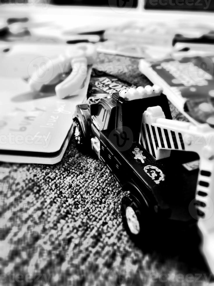 juguetes en blanco y negro foto
