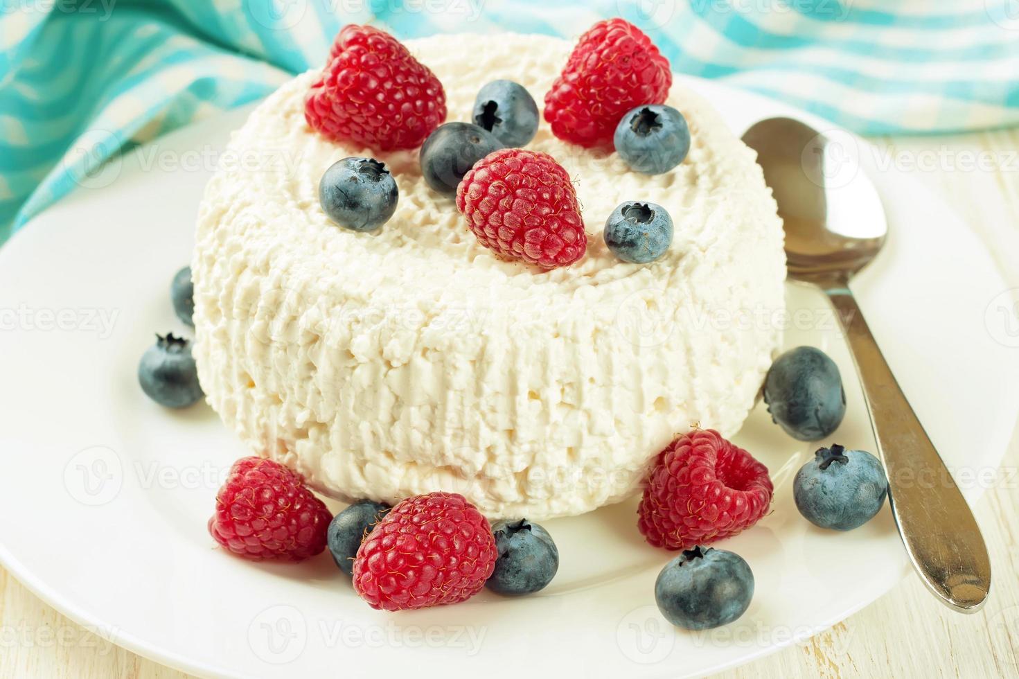 cottage cheese with berries photo