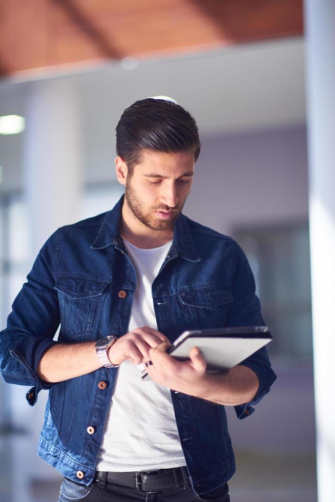 student using tablet computer photo