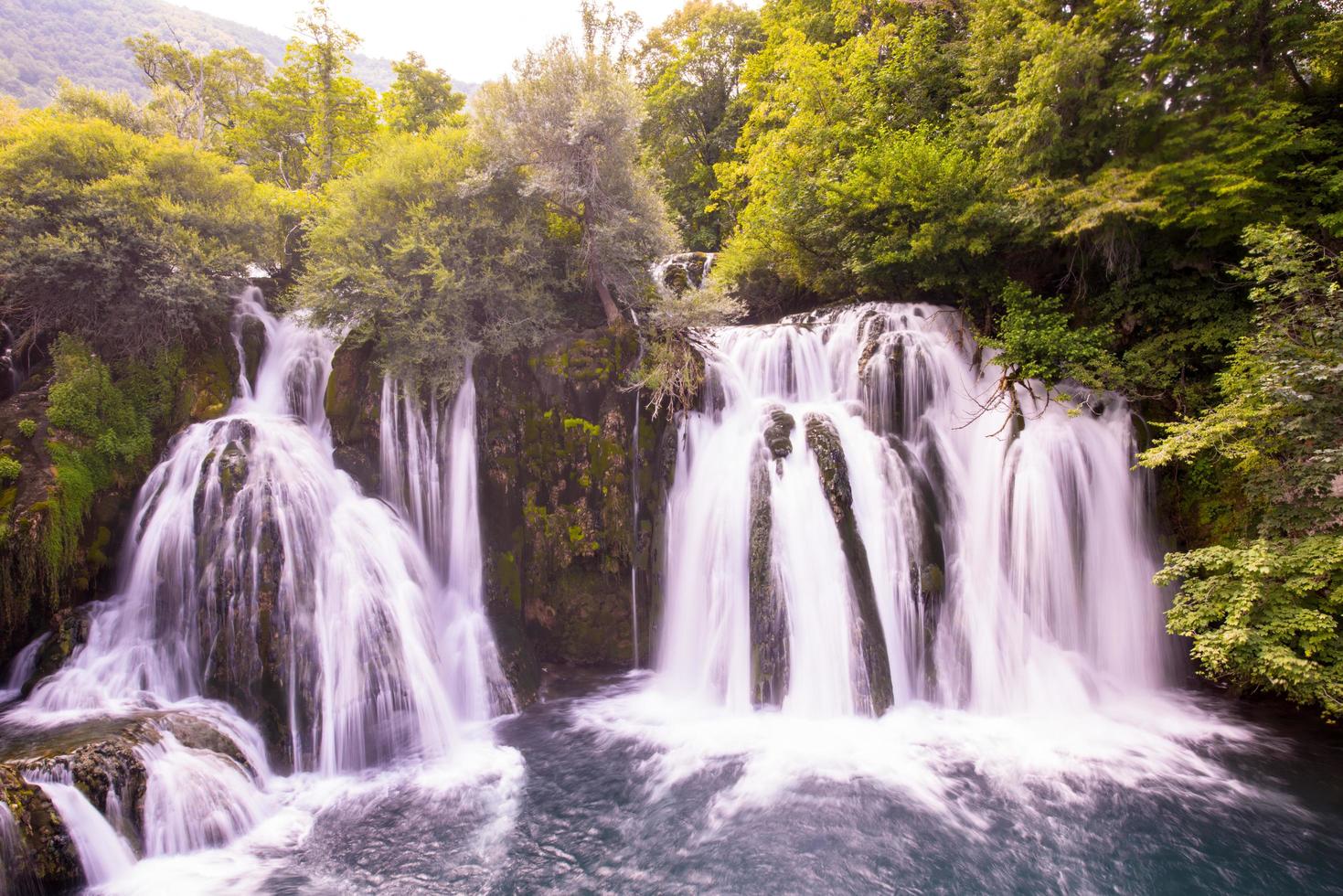 hermosa vista de la cascada foto