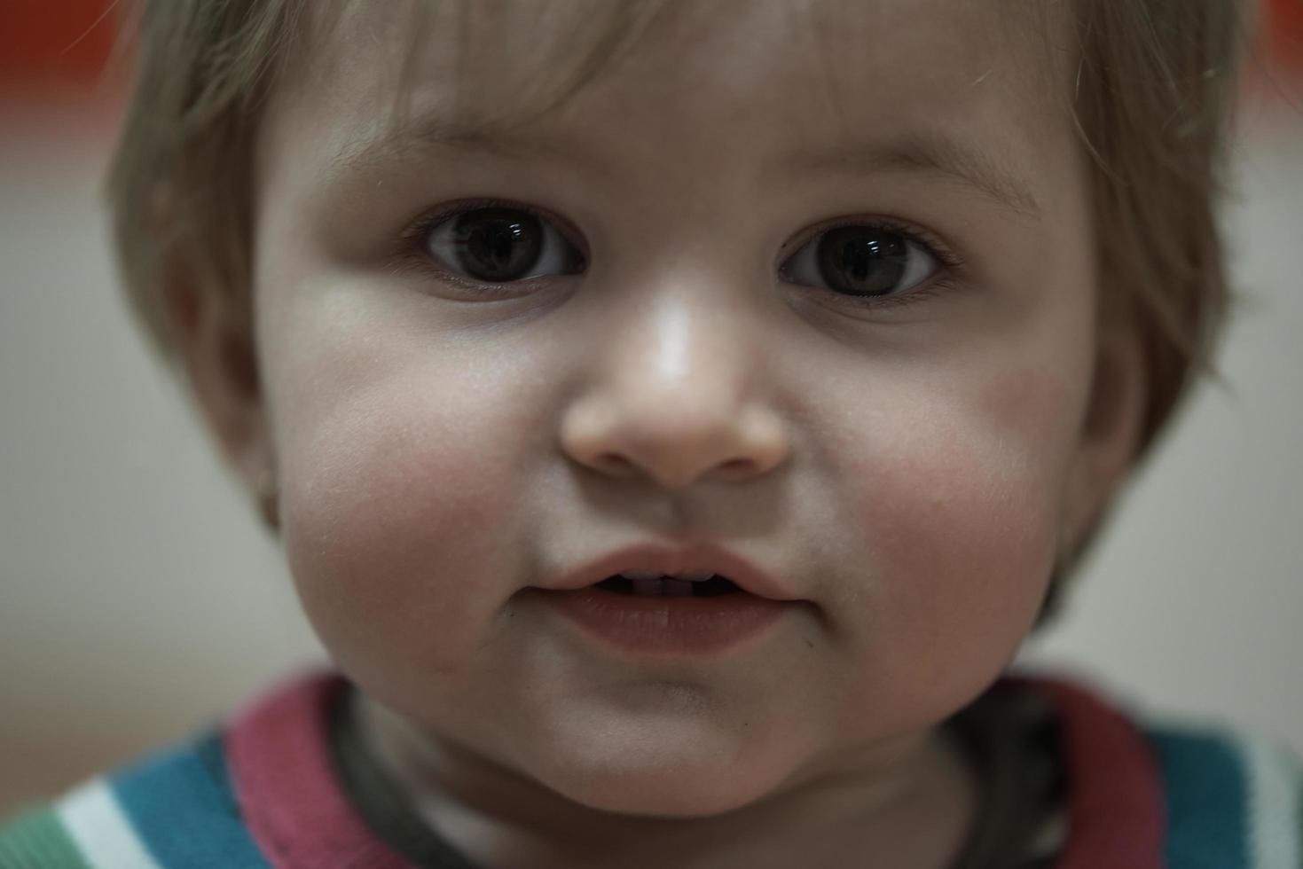 retrato de primer plano del bebé de un año foto