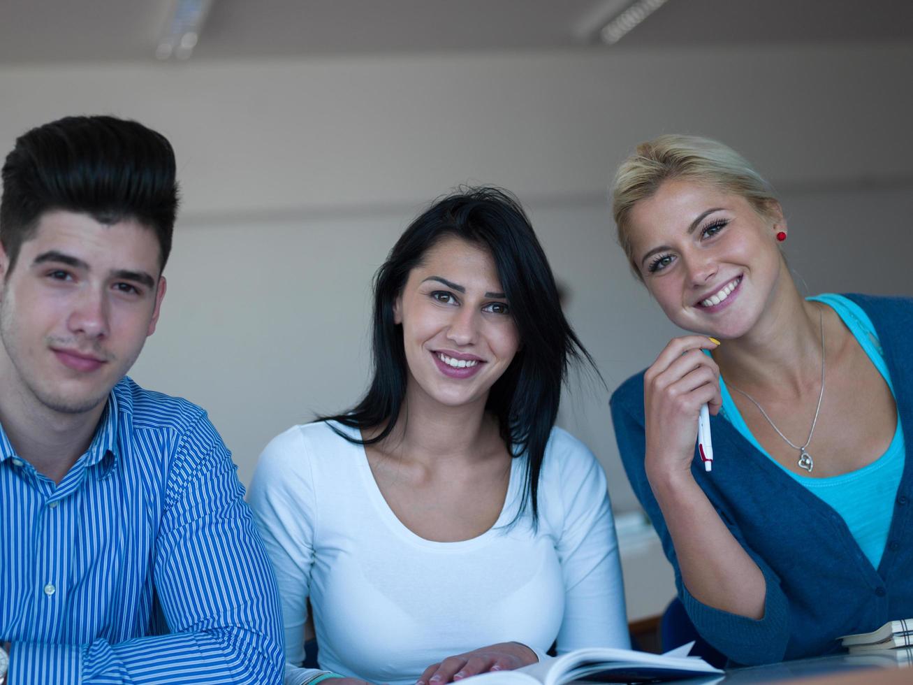 grupo de estudiantes de estudio foto