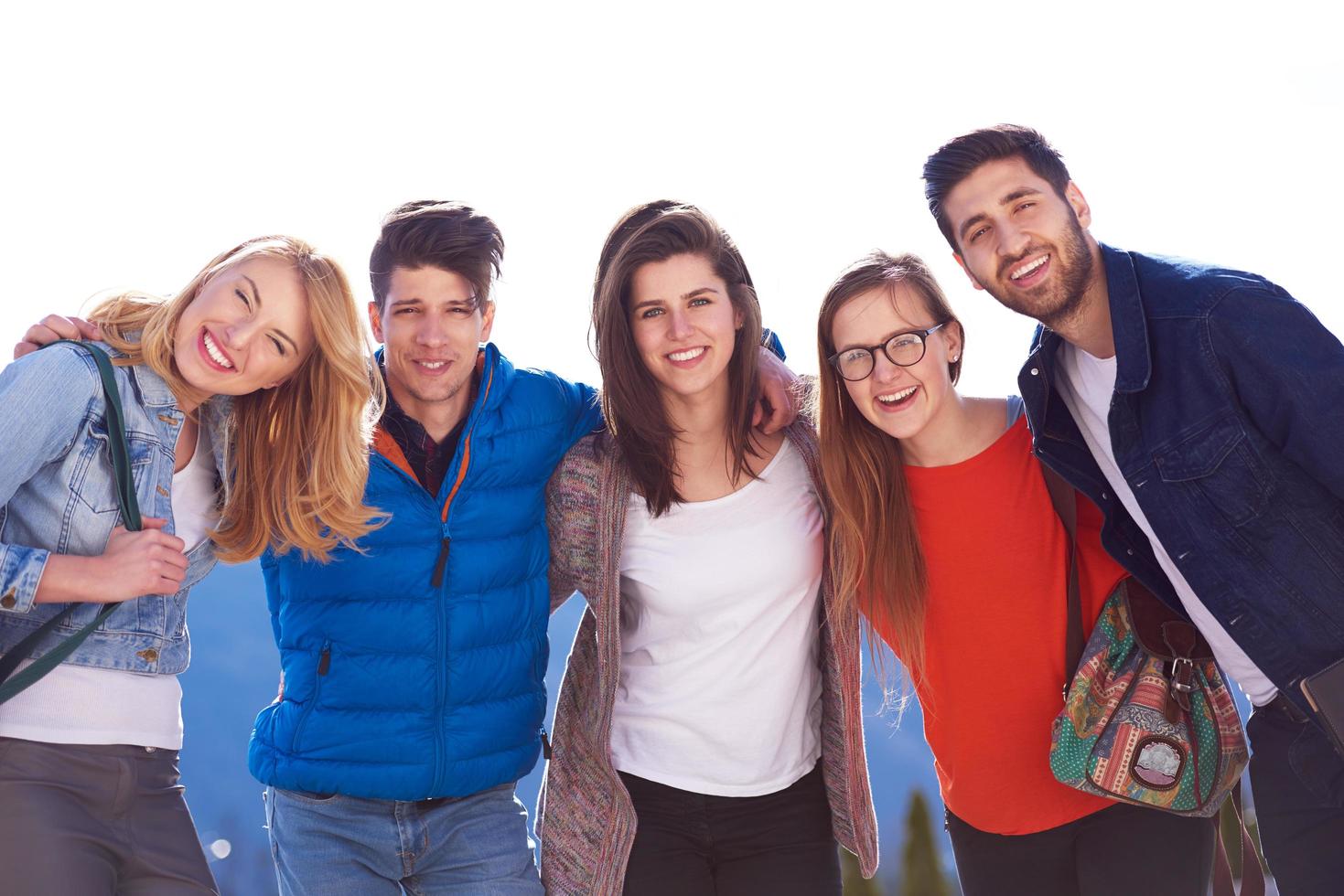 grupo de estudiantes felices foto