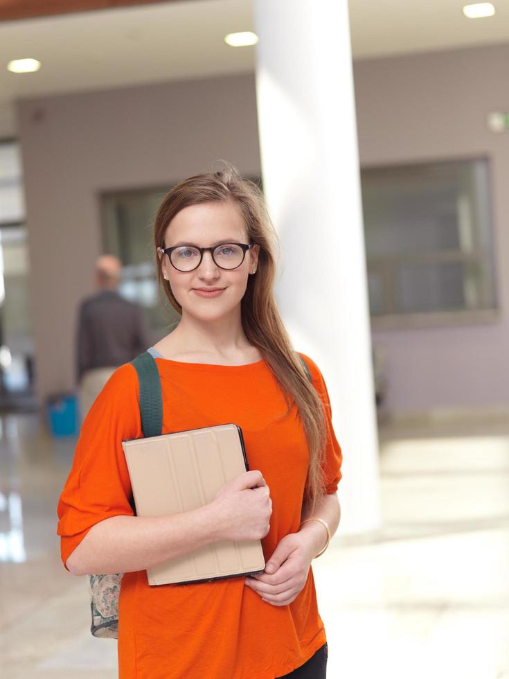 chica estudiante con tablet pc foto