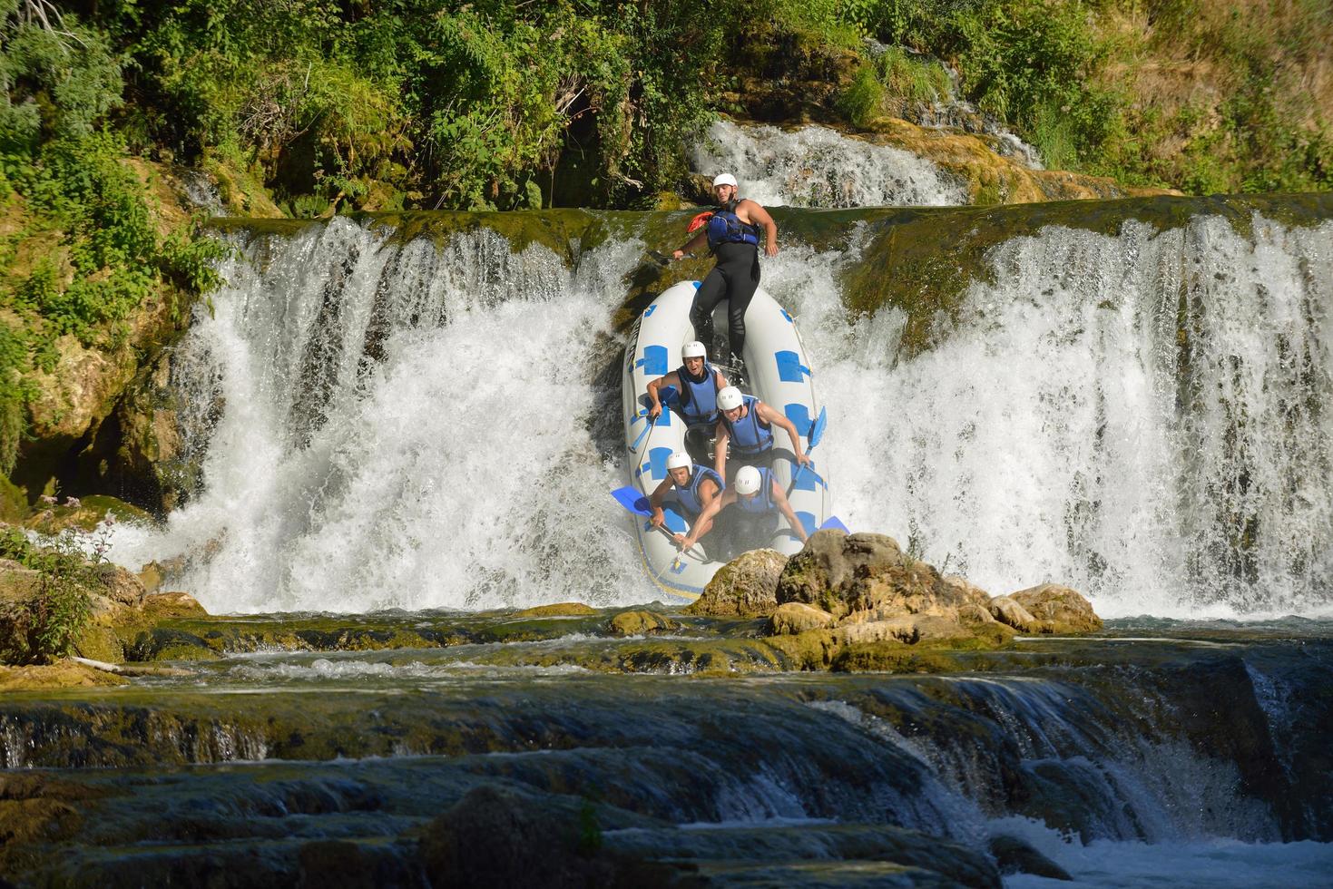 equipo profesional de rafting foto