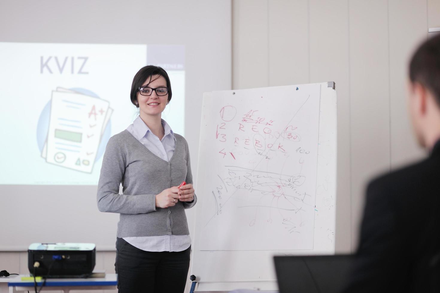 grupo de personas de negocios en seminario foto