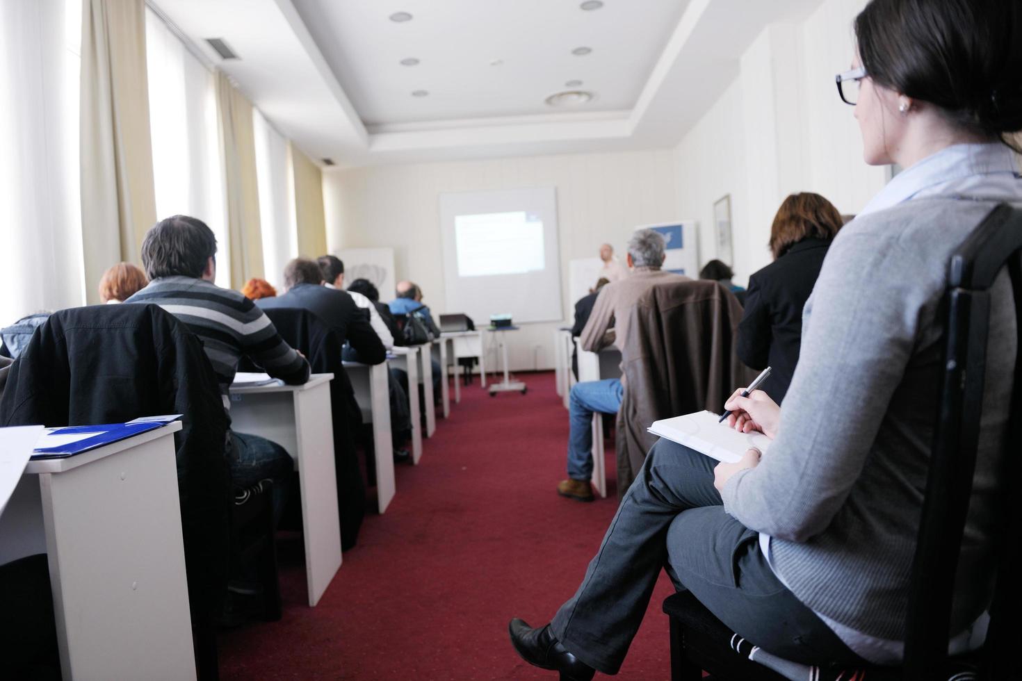 grupo de personas de negocios en seminario foto