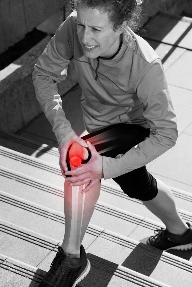 runner knee injury with skelethon photo