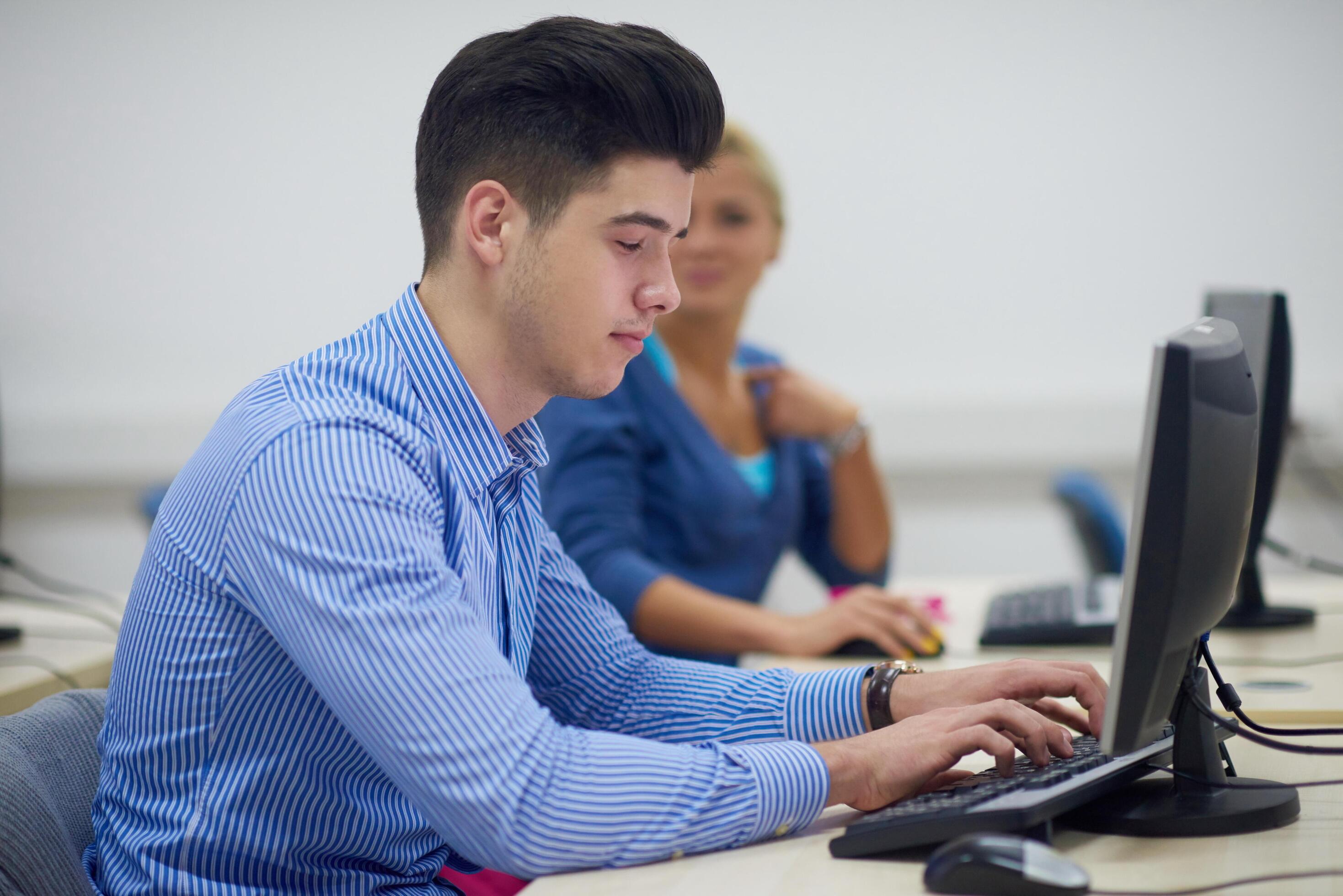 students group in computer lab classroom 11930898 Stock Photo at Vecteezy