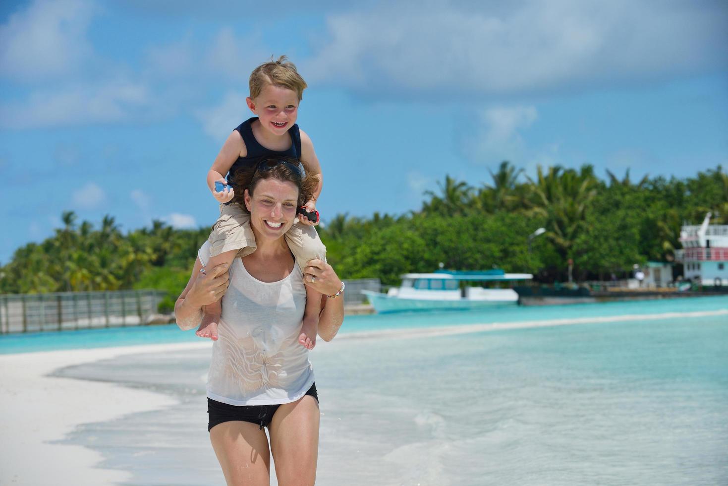 familia feliz de vacaciones foto