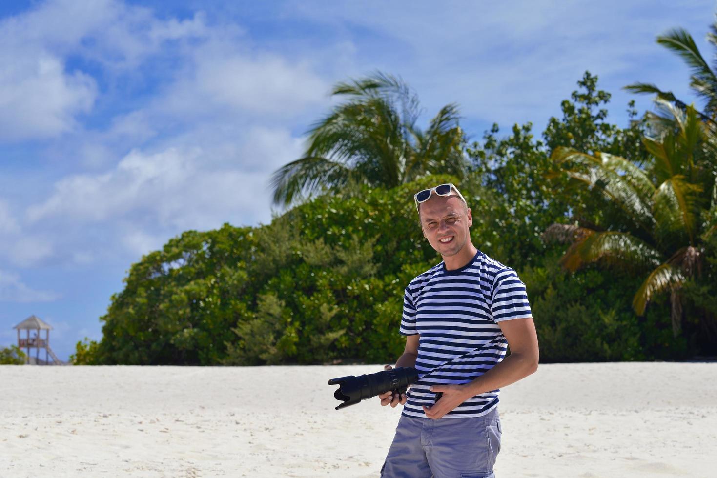 fotógrafo tomando fotos en la playa