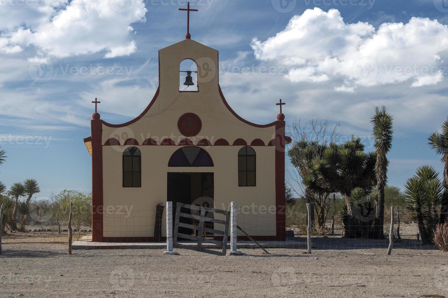 iglesia del desierto de baja california sur 11966414 Foto de stock en  Vecteezy