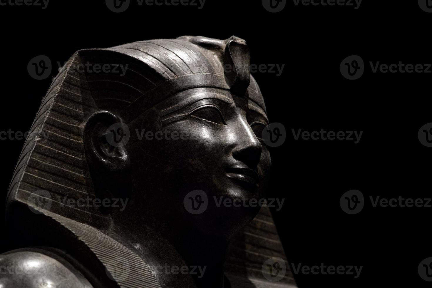 Pharaoh egyptian god dead religion symbol stone statue photo