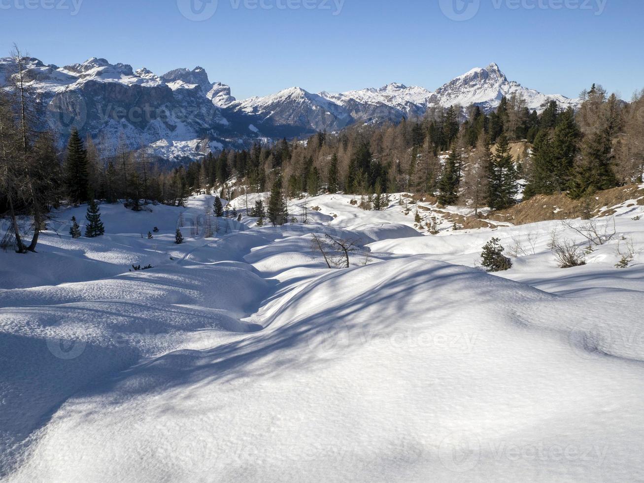 dolomitas nieve panorama val badia armentara foto