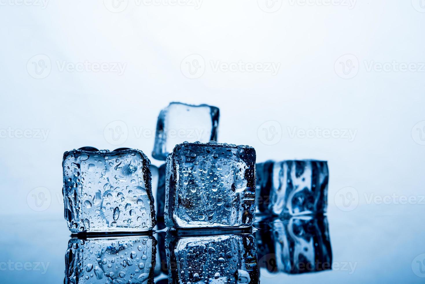 Ice pack The result of the water is before the ice stacked several blocks. The origin of the idea. And a beautiful layout. Food and Drink Concepts Cool photo