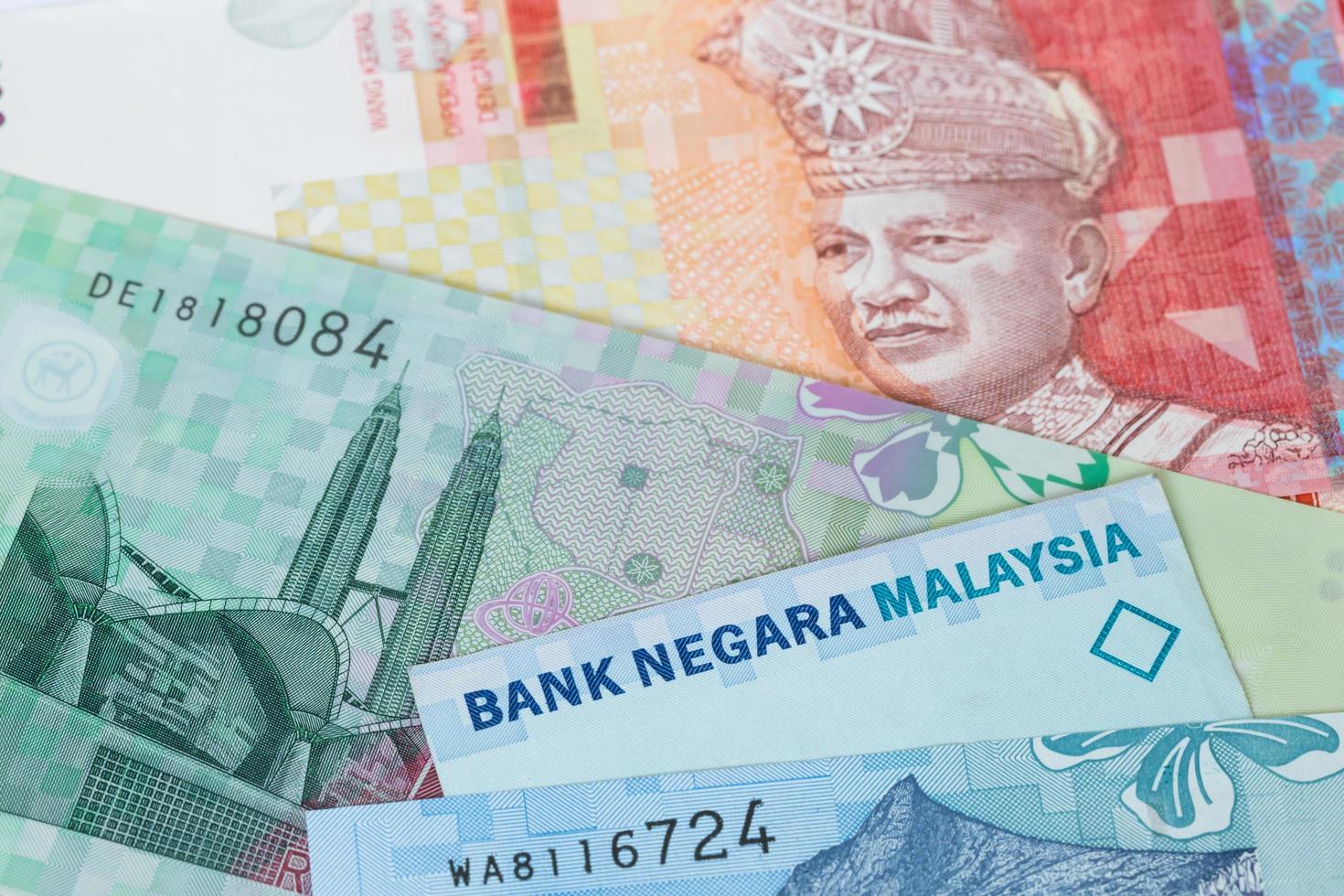 primer plano de billetes de ringgit de dinero malasio foto