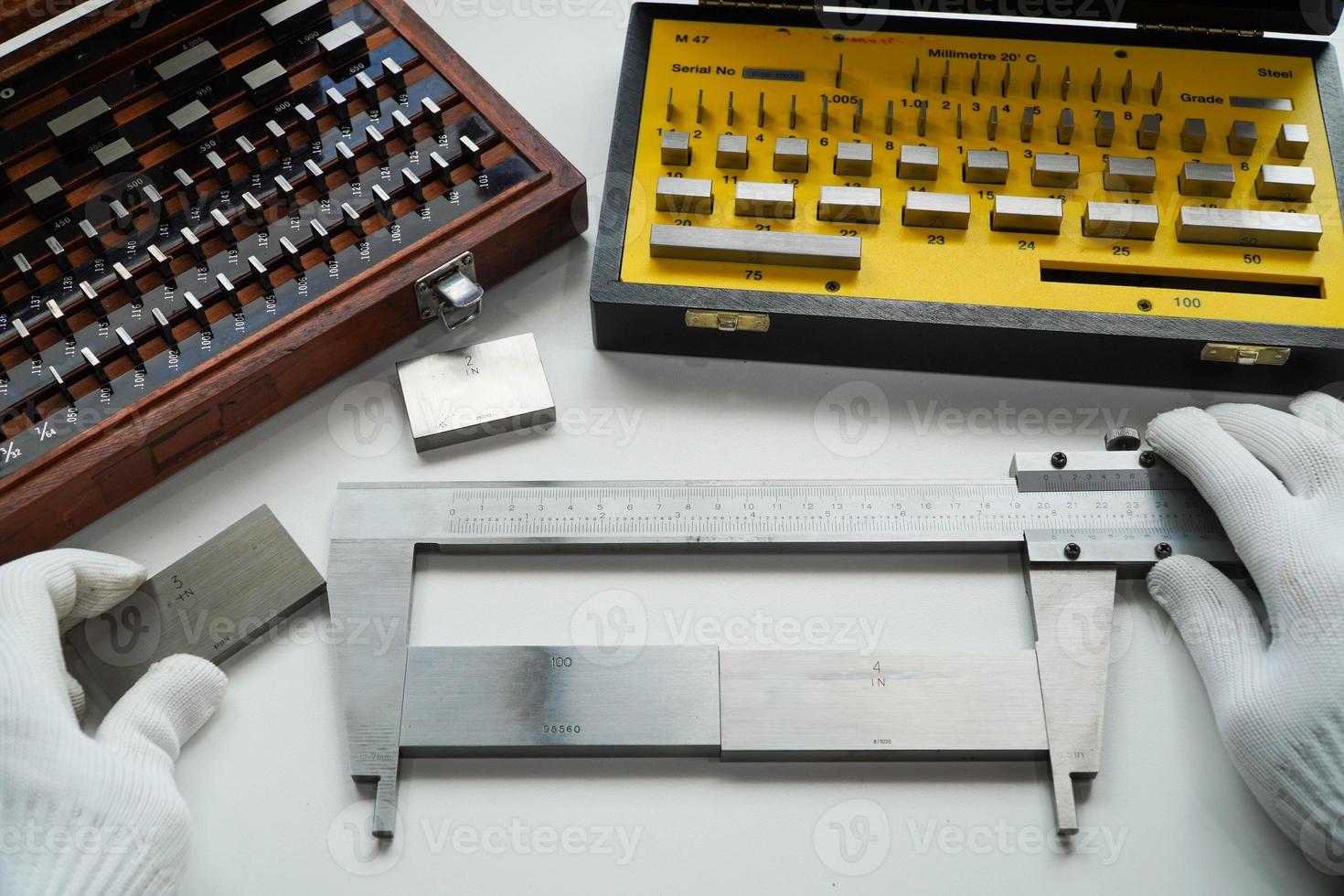 big vernier and digital vernier calipers perform calibration on block grades,Gauge Blocks Precision Metric photo