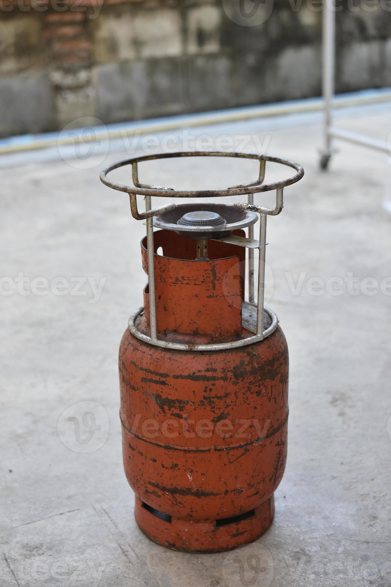 Old cooking gas tank 11976178 Stock Photo at Vecteezy