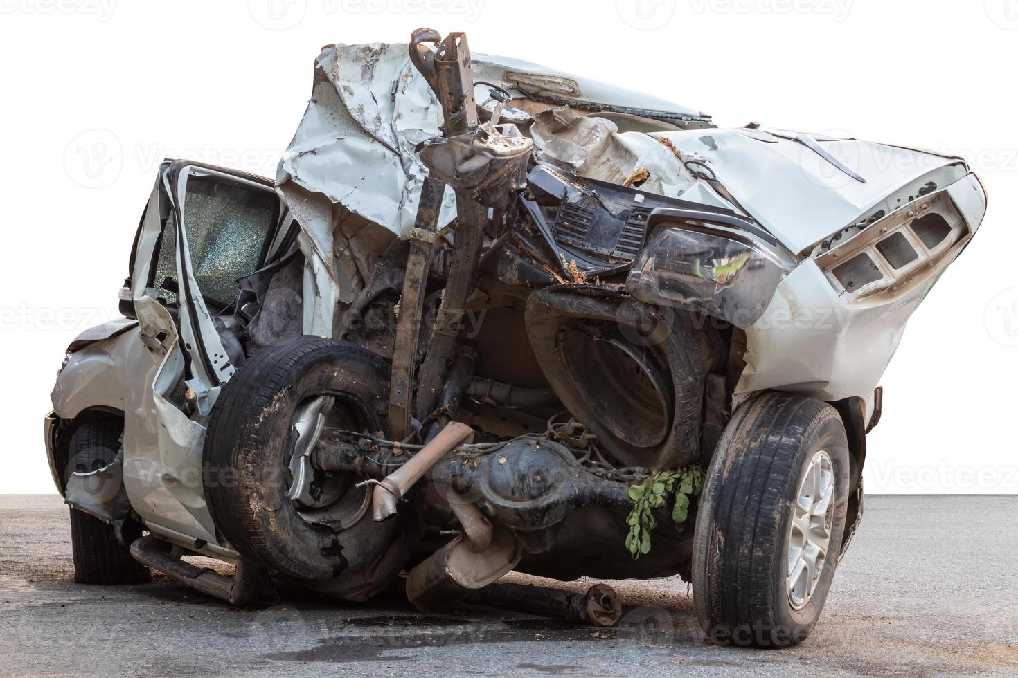 Isolates, the rear of the white car was demolished. photo