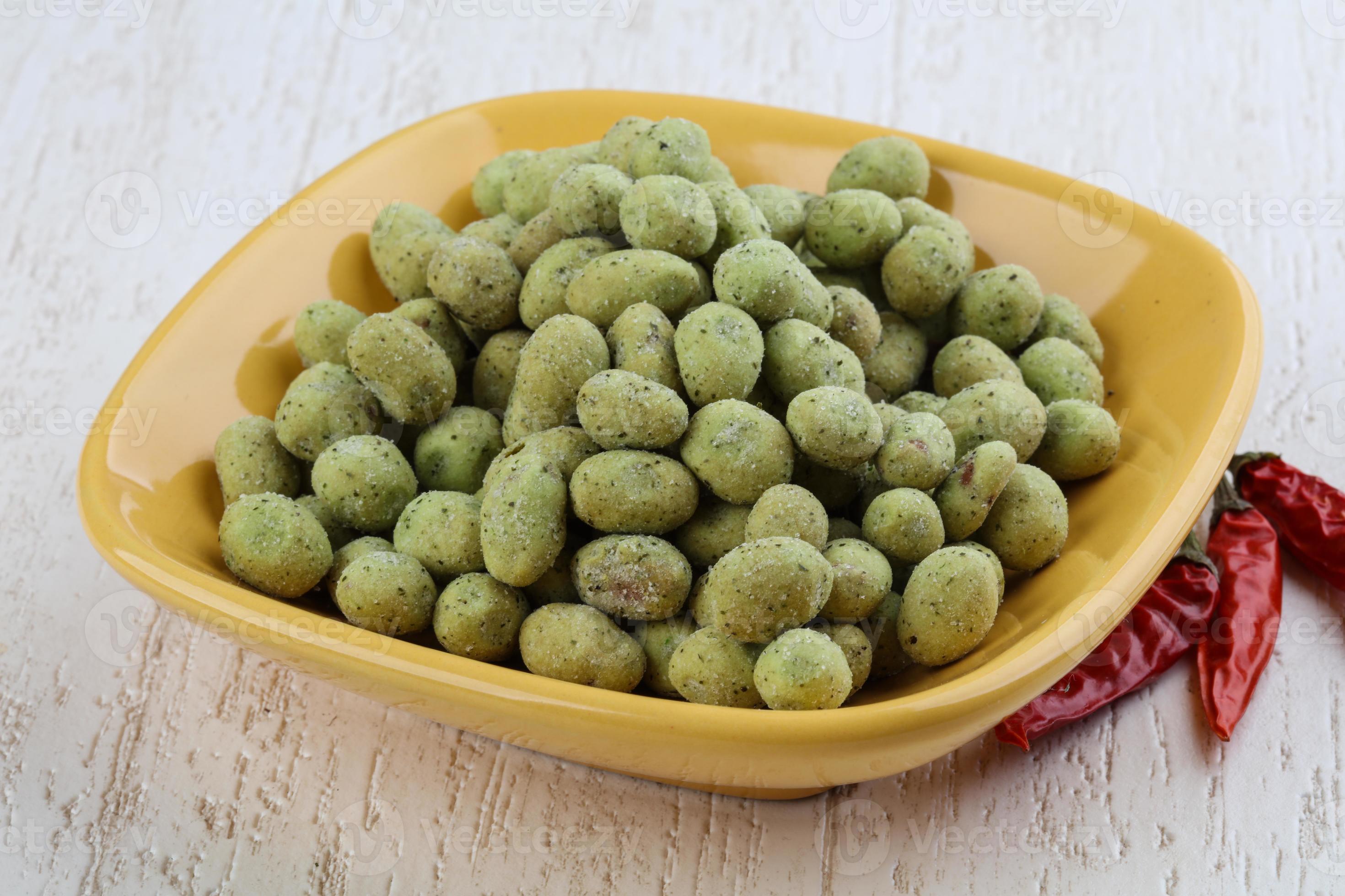 Wasabi peas in bowl 11980293 Stock Photo at Vecteezy