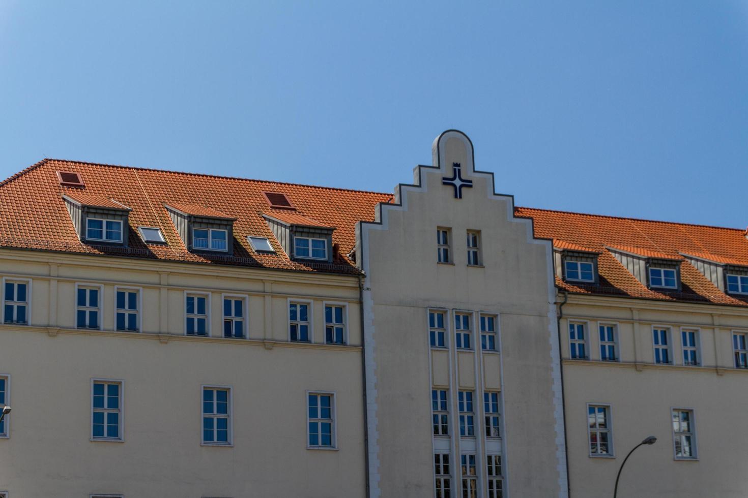 berlín, alemania, 2020 - hilera de edificios en berlín foto