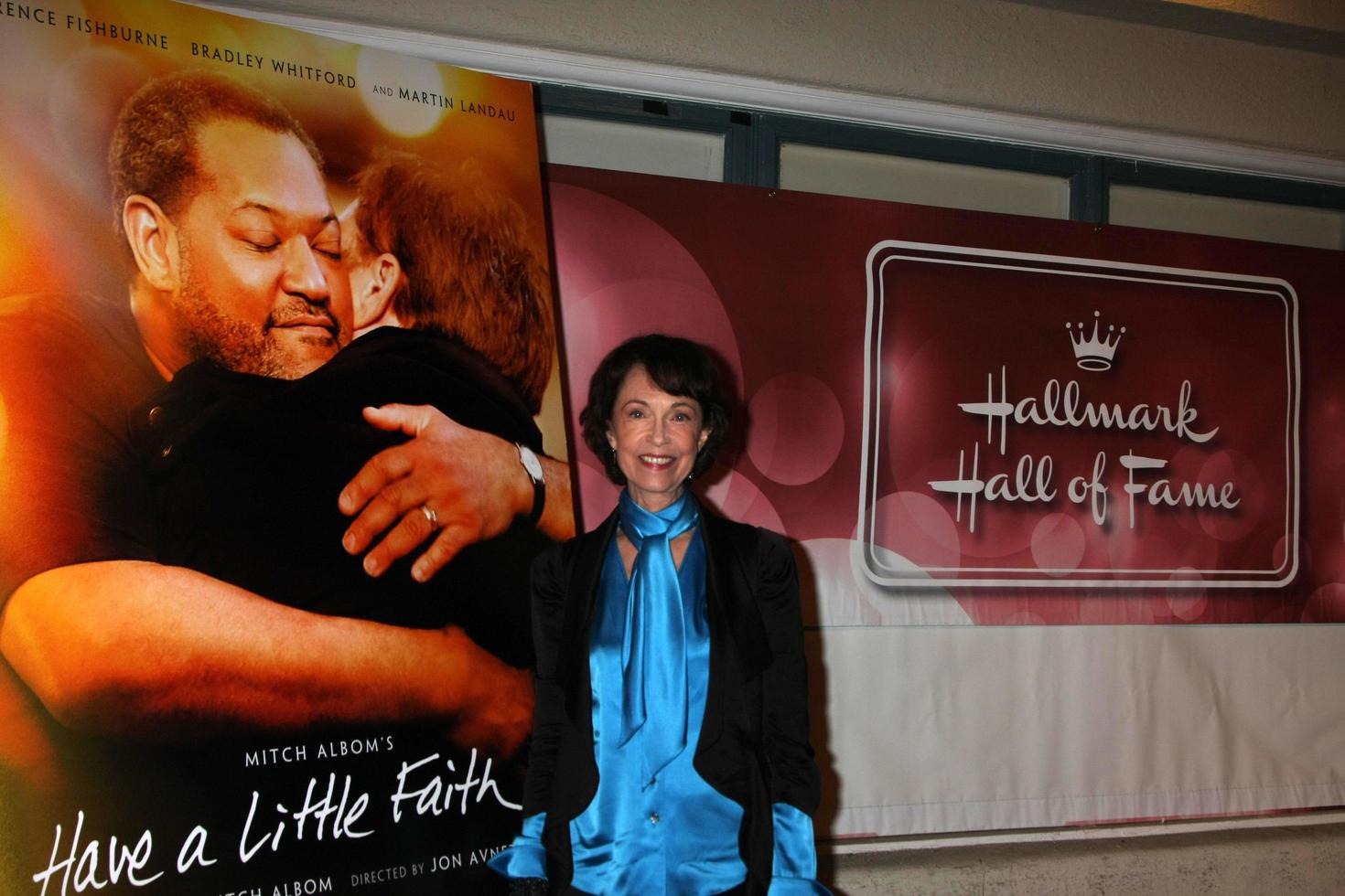 Los Ángeles, 3 de noviembre - Deanna Dunagan llega al estreno de "Ten un poco de fe" de una película para televisión de ABC TV y Hall of Fame en los estudios de Fox del siglo XX el 3 de noviembre de 2011 en Los Ángeles, California. foto