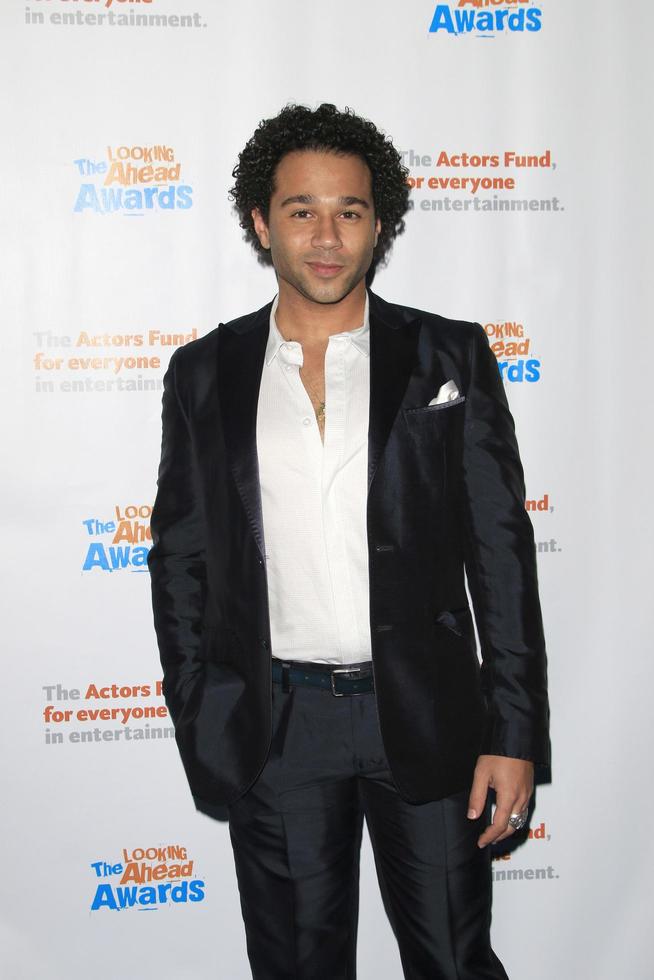 los angeles, 3 de diciembre - corbin bleu en los fondos de los actores mirando hacia adelante premios en el complejo taglyan el 3 de diciembre de 2015 en los angeles, ca foto