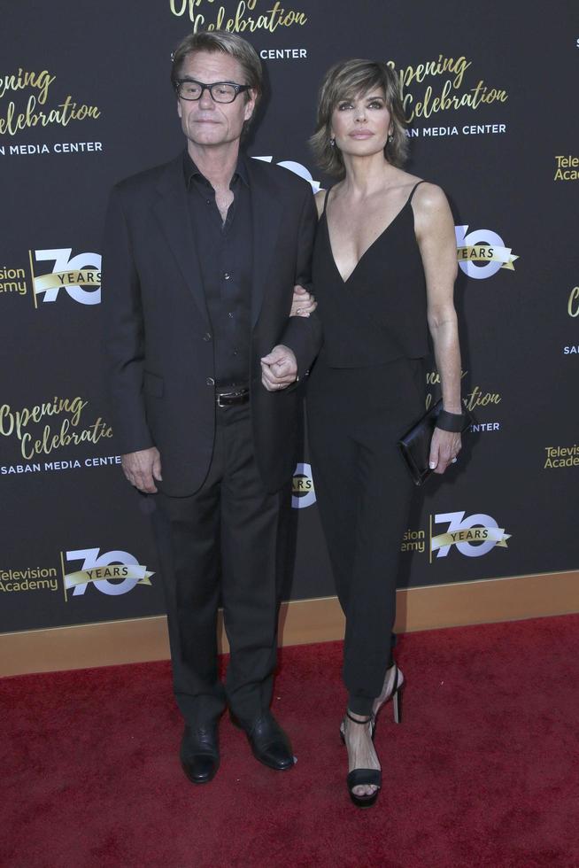 los angeles, 2 de junio - harry hamlin, lisa rinna en la gala del 70 aniversario de la academia de televisión en el teatro saban el 2 de junio de 2016 en north hollywood, ca foto