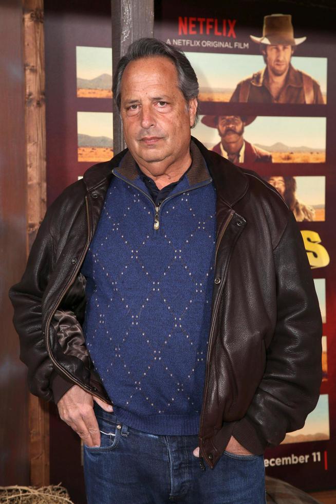 los angeles, 30 de noviembre - jon lovitz en el ridículo 6 estreno de los angeles en amc universal city walk el 30 de noviembre de 2015 en los angeles, ca foto