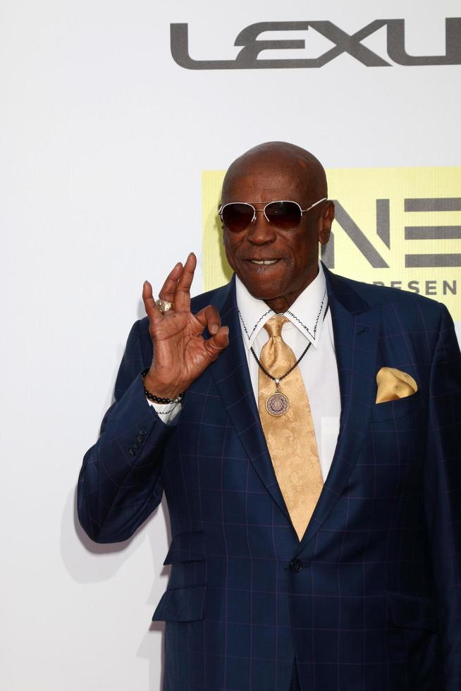 los angeles, 5 de febrero - lou gossett jr en la 47a llegada de los premios de imagen naacp en el auditorio cívico de pasadena el 5 de febrero de 2016 en pasadena, ca foto