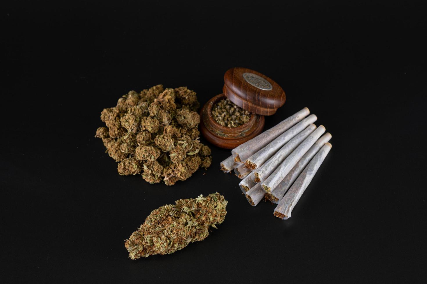 big bud and lots of small buds ready to roll with full ginder and rolled joints photo