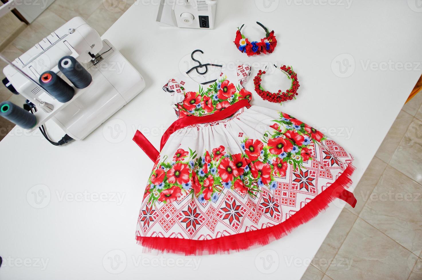 disfraz de niña hecho a carnaval infantil en la oficina de costurera en el lugar de trabajo. 12002469 Foto de stock en Vecteezy